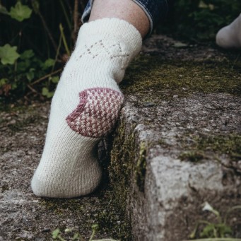THE ART OF KNITWEAR REPAIR - COZY P.